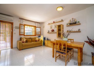 Apartamento en planta baja, ubicado en La Zenia, a tan..