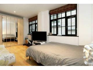Ludgate Square, Clerkenwell, London EC4M