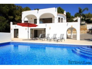 This beautifully refurbished villa has been finished to the..