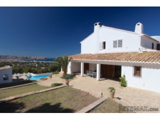 Ibizan style villa with 5 bedrooms on a large plot of 2,359..