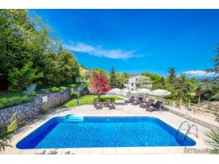 Luksuzna apartmanska vila s 4.500 m2 zemljišta