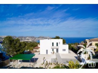 Modern villa (2014) short distance from the village with..