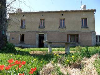 EC0588LC Edge of village, 5 beds..