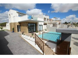 * Luxury 3 Bed Detached Villa with..