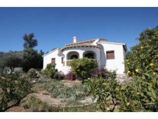 South facing, single storey, 3 bedroom villa with garage..
