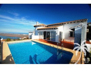 This detached villa in Monte Pego was built in 2000 on 2..