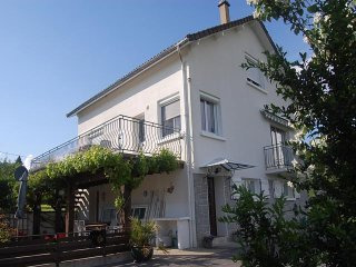 Immaculate 4-Bedroomed House With..