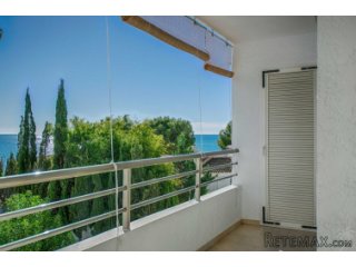 This fantastic apartment is located on the second line in..