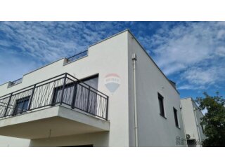 Poreč: Moderan stan 1. kat + krovna terasa 90m2