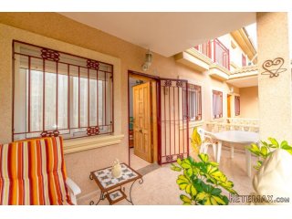 Vivienda adosada de 3 dormitorios y 2 baños.La planta baja..