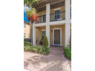 3 bedroom Town House For Sale: 14736 SW..
