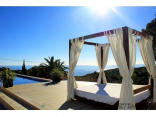 This luxury villa has been completely renovated in 2017 and..