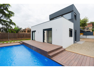Spectacular newly-built house for sale..