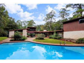4 bedroom House For Sale: 2 Memorial..