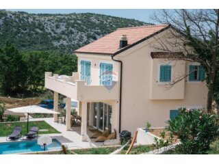 Crikvenica, Bribir - mediteranska kuća sa bazenom i okućnico