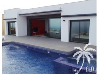 Modern design villa built in 2014 on a plot with panoramic..