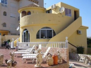3 Bedrooms - Villa - Alicante - For Sale