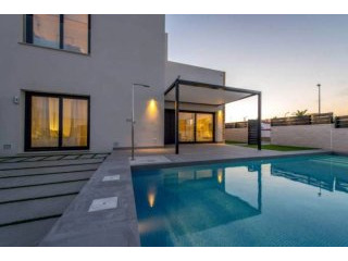 3 Bedroom 2 Bathroom Villa In Ciudad..