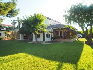 5 Bedrooms - Finca - Alicante - For Sale
