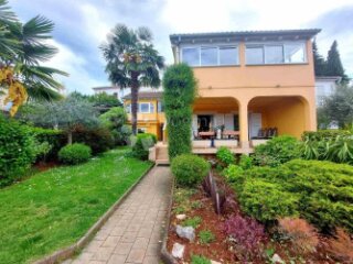 MALINSKA, KUĆA SA 3 APARTMANA 70 M OD MORA