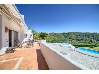 Beautiful Raised Ground Floor Apartment..