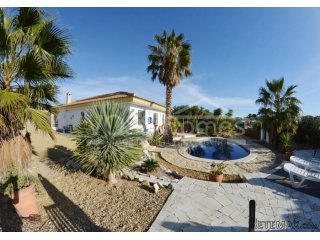 OPEN TO OFFERS - NEW LISTING TO VOSS HOMES - A spacious 3..