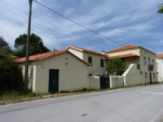 4 bedroom Manor house with 1 bedroom..