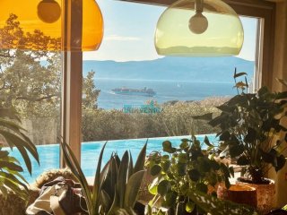 Kostrena, villa sa bazenom i zelenom oazom