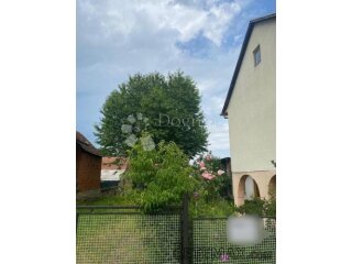Kuća u Kaštelancu za renovaciju - prilika!