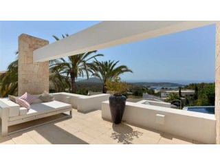 Villa in Vista Alegre with sea view