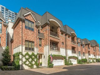 3 bedroom House For Sale: 1242 Place..