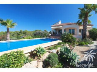 Well located villa built in 2002 with private pool of 10x5m..