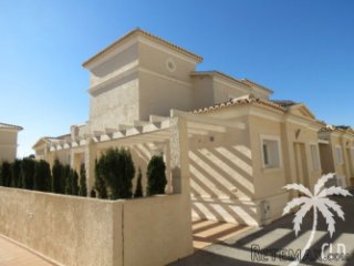 This villa is located in a quiet community, 1km from the..