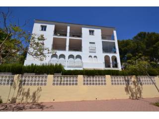 Very well presented spacious apartment..