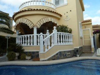 3 Bedrooms - Villa - Alicante - For Sale