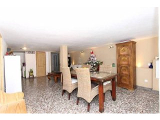 4 Bedroom 3 Bathroom Townhouse In..