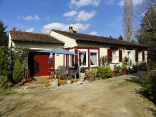 South Of Sarlat And A Walkable Distance..