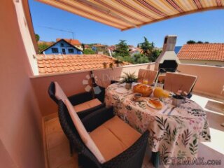 Apartman prvi red do mora – Kožino, 123 m² s terasom i pogle