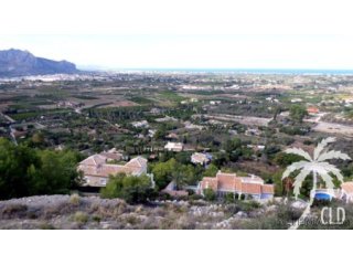 Well located building plot with a surface of 1,350 m2..