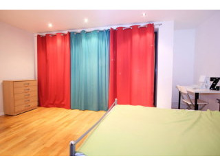 Single with double bed near Canary..
