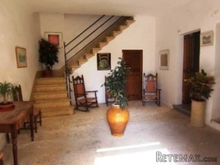 Village house in Buger, 242 m2 constructed area over two..