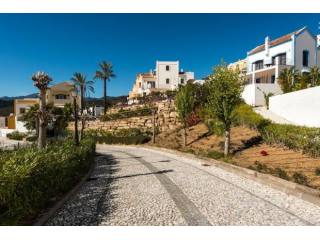 2 bedroom town house for sale