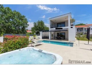 VILLA S BAZENOM I JACUZZIJEM - Poreč
