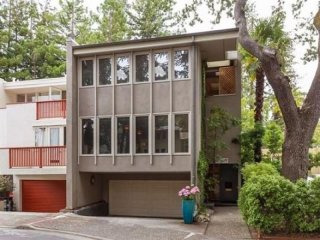 Spacious and light filled townhouse in..