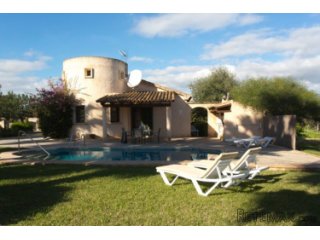 This is an absolutely marvelous small country house located..