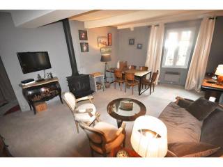 Recently renovated apartment with..