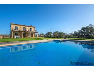 Stone built villa in the heart of the countryside, close to..