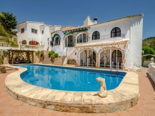 5 Bedrooms - Villa - Alicante - For Sale