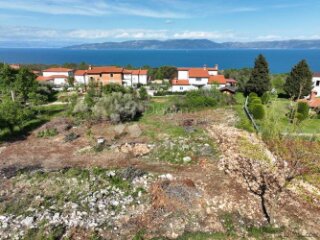 Dva građevinska zemljišta s pogledom na Kvarner