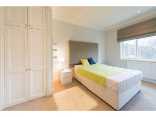 Twin with 2 single bed near Warwick..